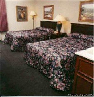 Lees Inn & Suites Muncie Room photo