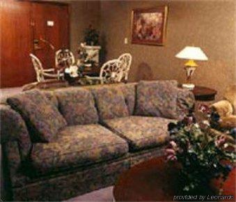 Lees Inn & Suites Muncie Room photo